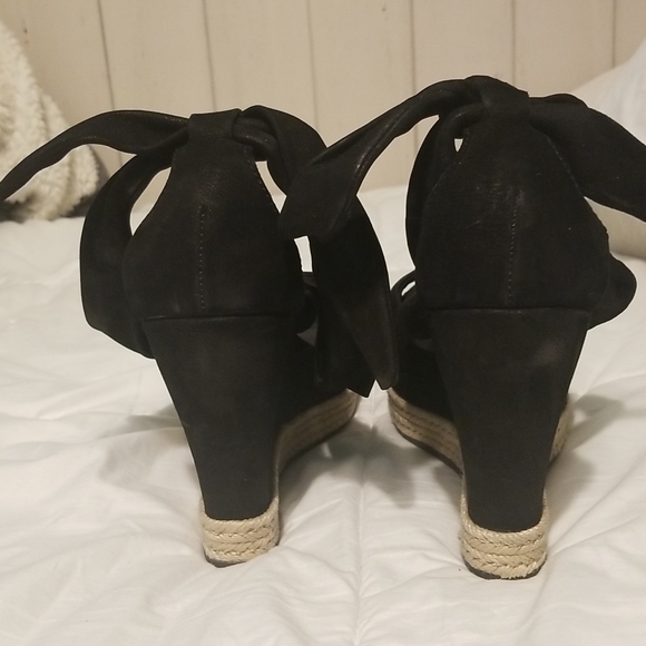 Sz 9 Ugg black "suede/leather" wedge espadrilles - Picture 3 of 6